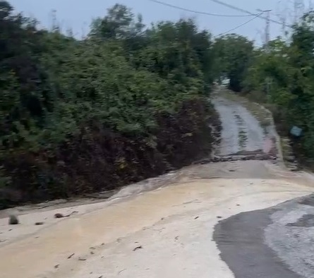 Kocaeli'de  ev ve iş yerlerini su bastı