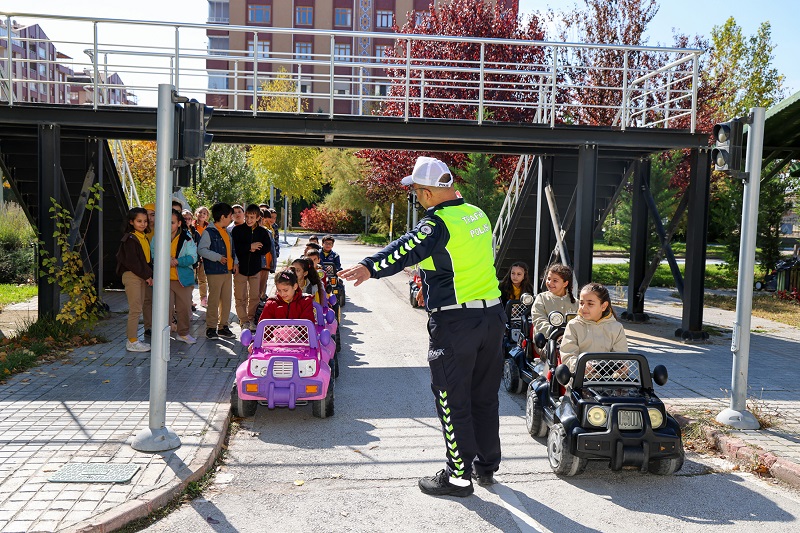 Miniklere trafik bilinci kazandırılıyor