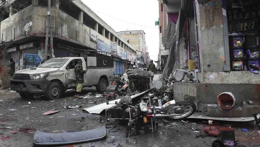 Pakistan'da askerlere bombalı saldırı: 6 ölü