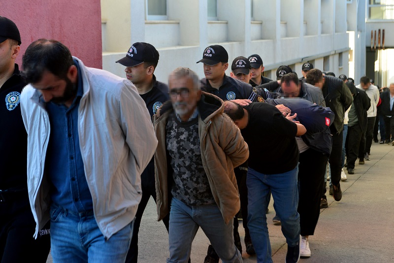 Kurgu trafik kazalarıyla dolandırmışlar