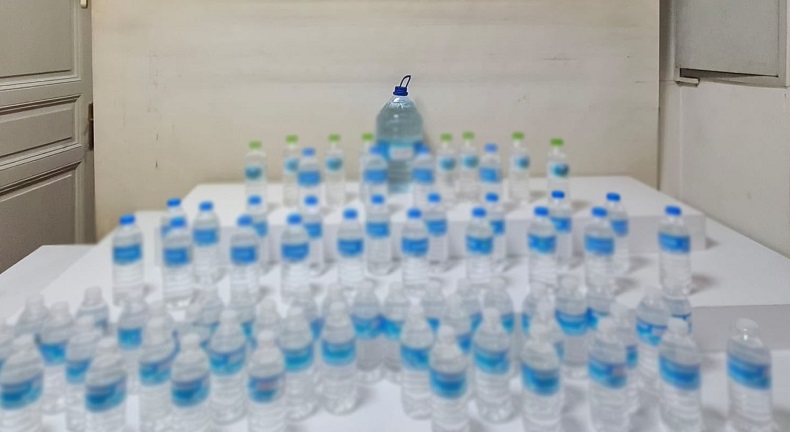 Su şişesine gizlenmiş kaçak alkol ele geçirildi
