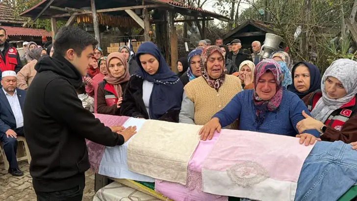 Maden patlamasında ölen 2 işçi toprağa verildi