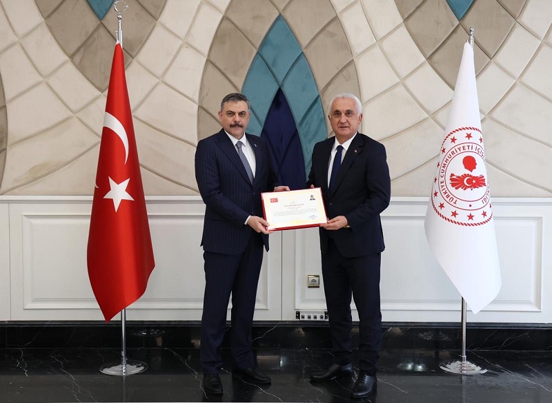 17 mülki idare amirine başarı belgesi verildi