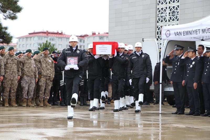 Polis memurun şehit oldu
