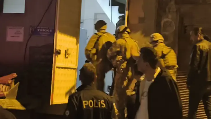 Para vermeyen annesini rehin aldı