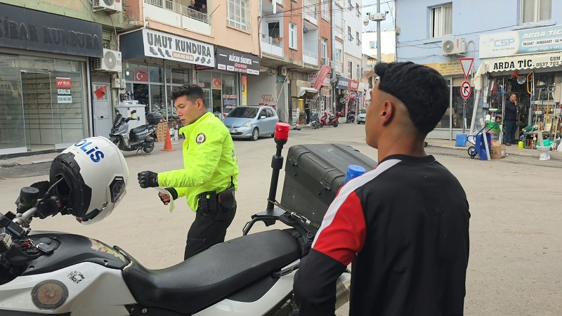 ‘Gözünün yağını yiyeyim, ceza yazma’ dedi ama...