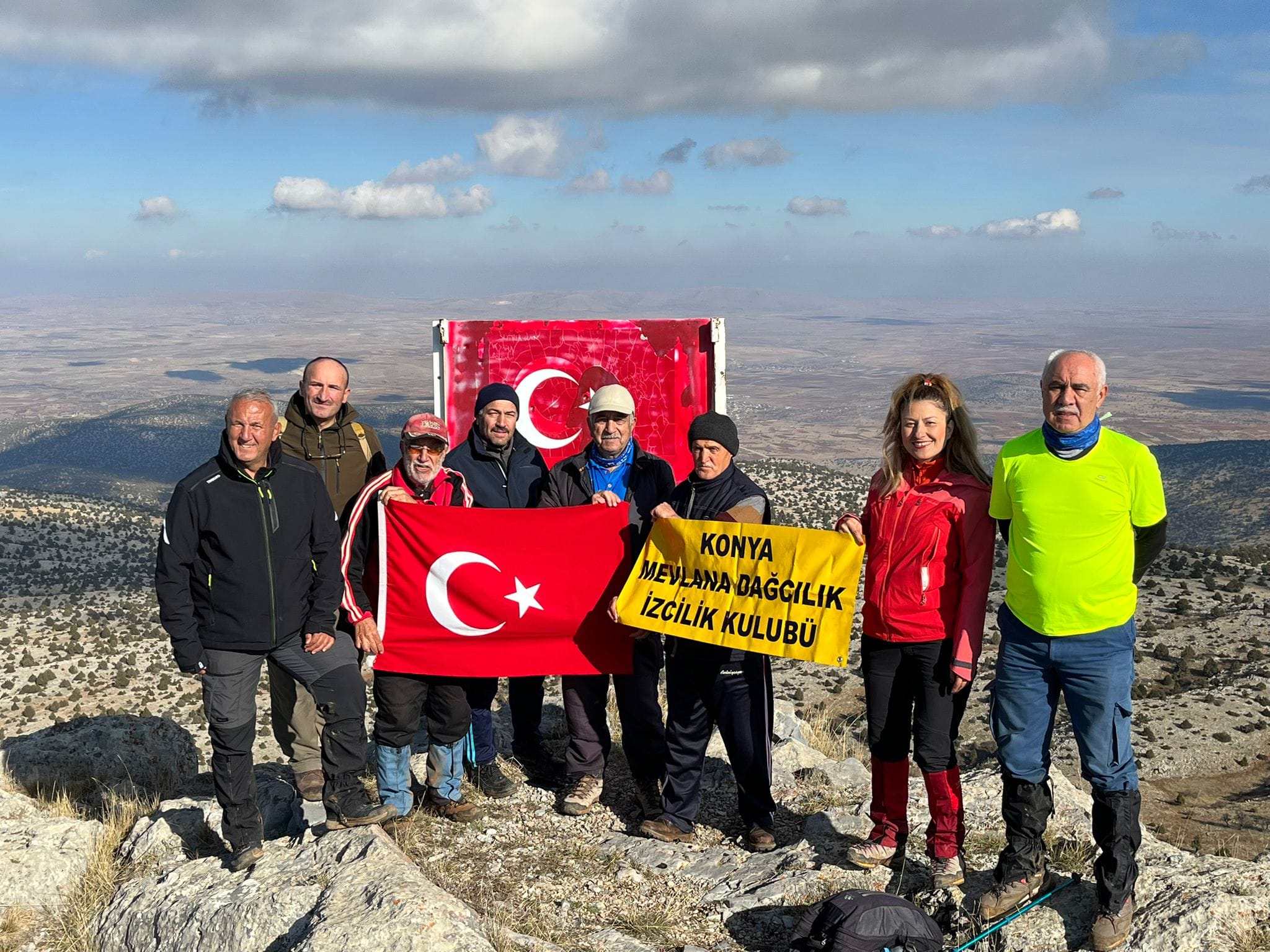Dağcılar Akören Orta Sivri dağında zirve yaptı