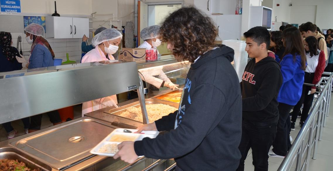 Karaman'da 8 bin öğrenciye ücretsiz yemek veriliyor