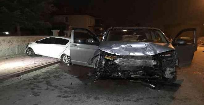 'Dur' ihtarına uymayan alkollü sürücü ortalığı savaş alanına çevirdi !
