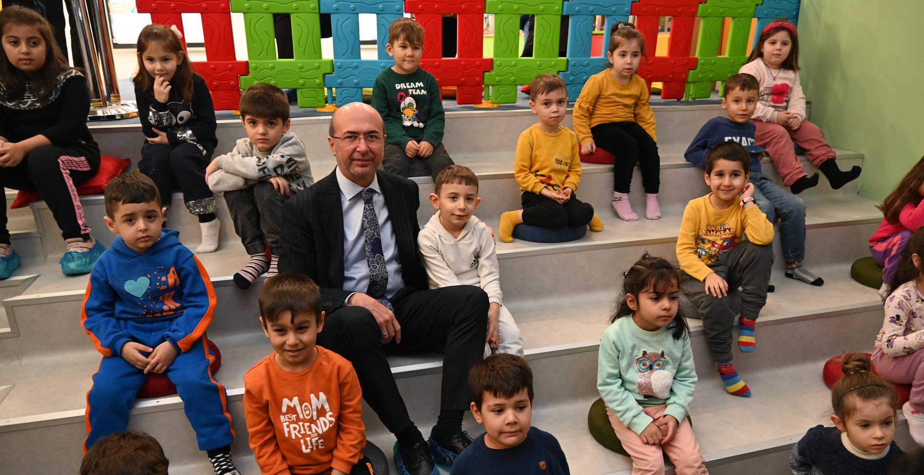 Yeni Nesil Şehir Kütüphanesi basın mensuplarından tam not aldı
