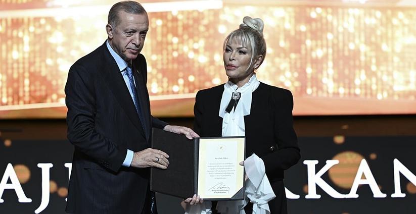 Ajda Pekkan'a Cumhurbaşkanlığı Kültür ve Sanat Büyük Ödülü