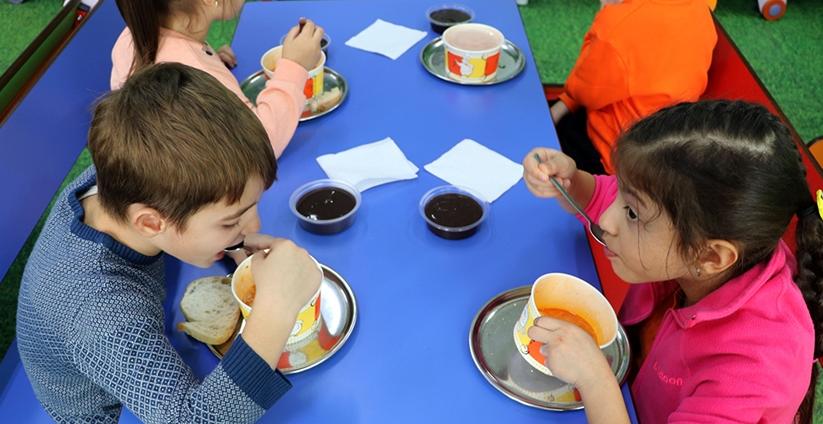 Okul öncesi eğitimdeki tüm çocuklara ücretsiz yemek