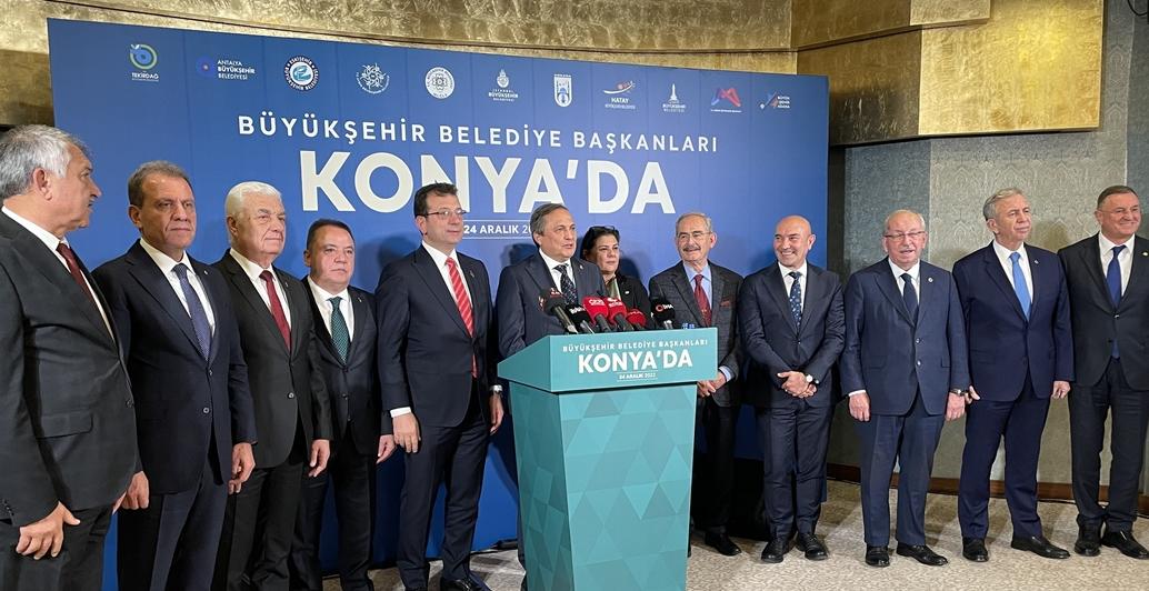 "Suni krizlerle halkı germek fayda sağlamayacak"