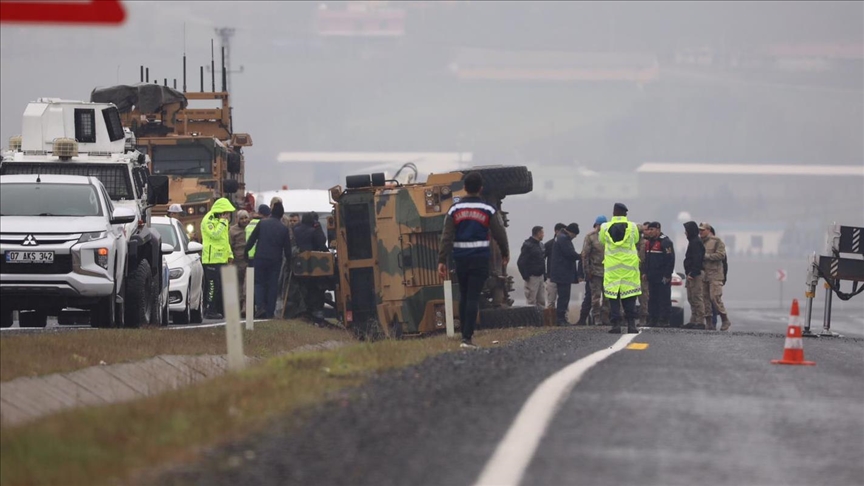 Diyarbakır'da askeri araç devrildi: 6 yaralı