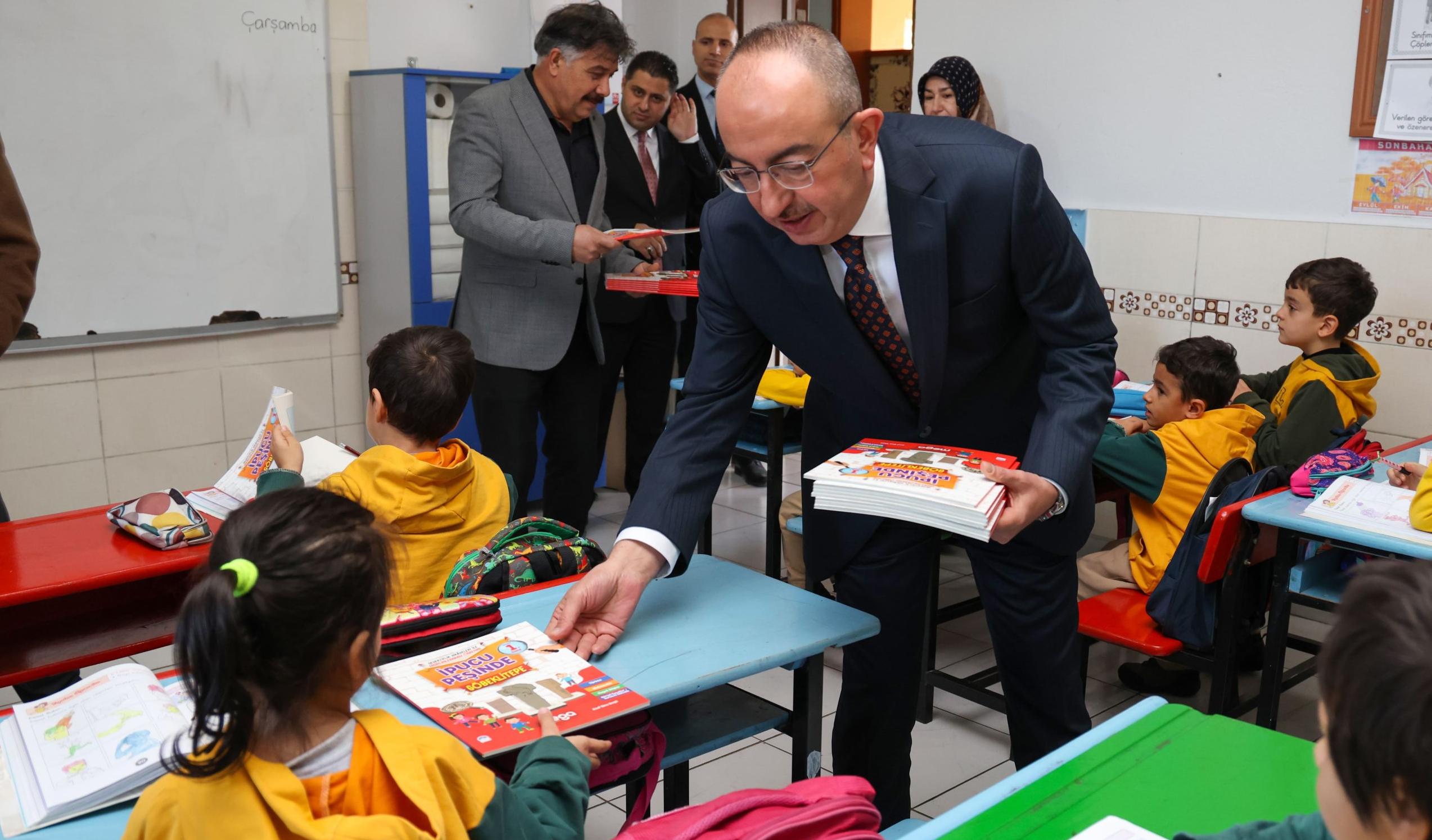 Meram Belediye Başkanı'ndan miniklere sürpriz
