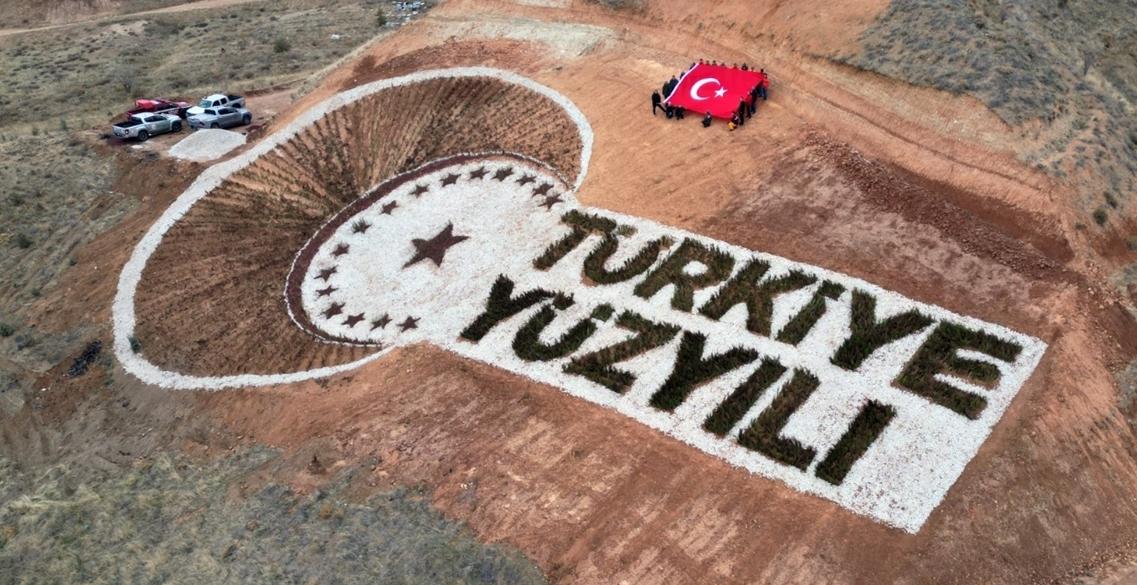 62 bin fidan ve 40 ton taşla "Türkiye Yüzyılı" yazıldı