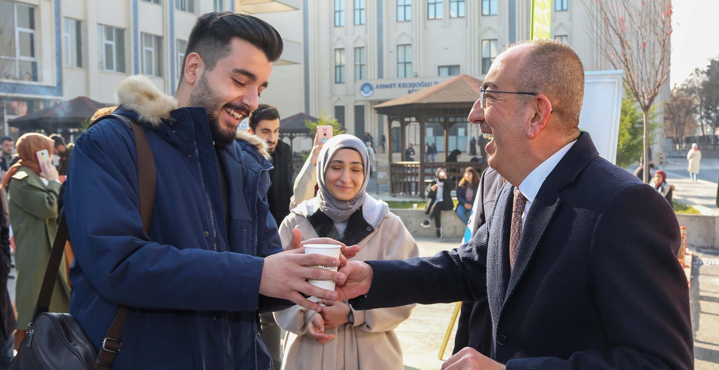 Başkan Kavuş öğrencilere çorba ikram etti