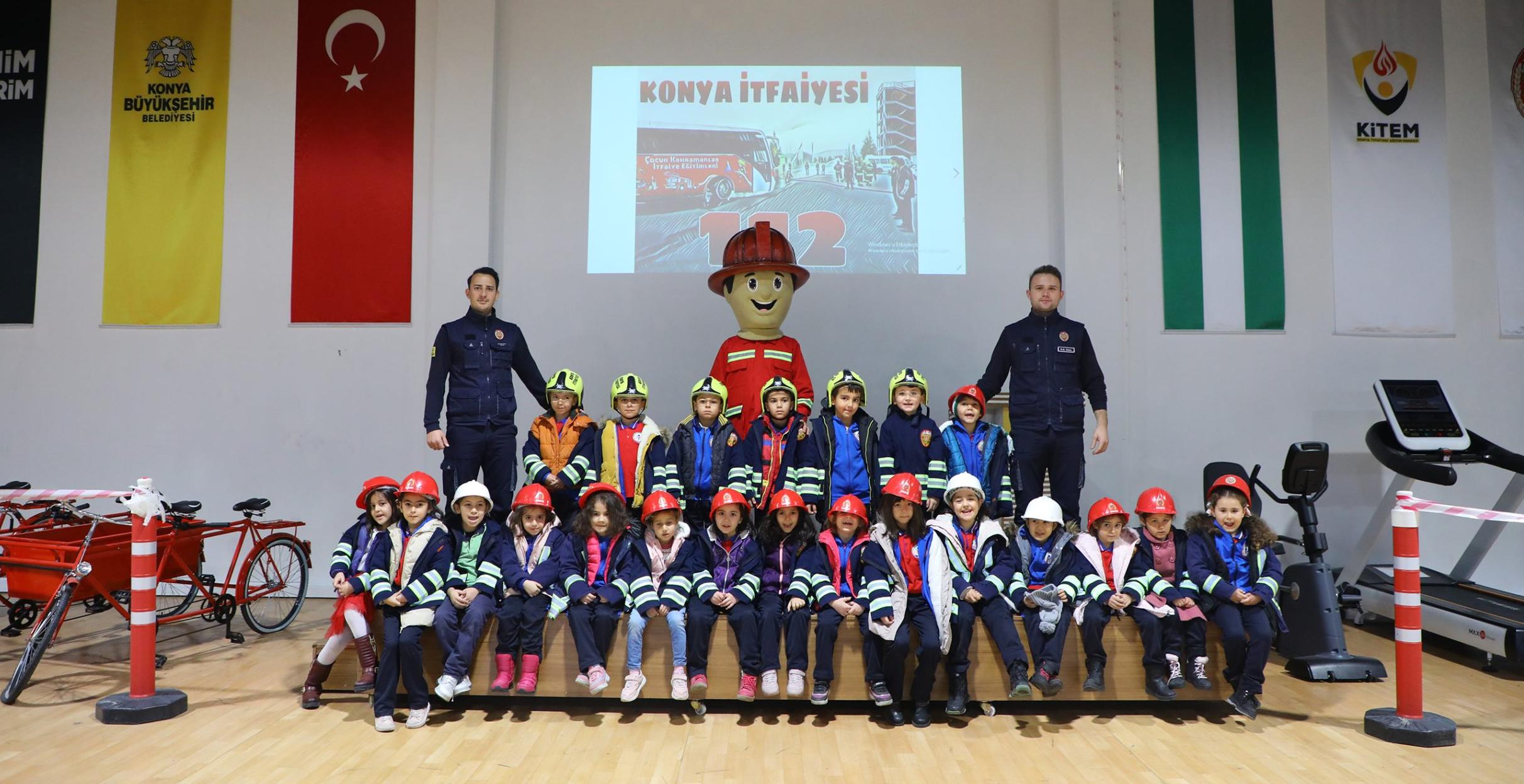 Konya'da minik öğrencilere itfaiye eğitimleri