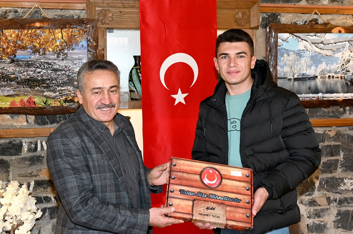 Tutal, askere gidecek gençlerle bir araya geldi