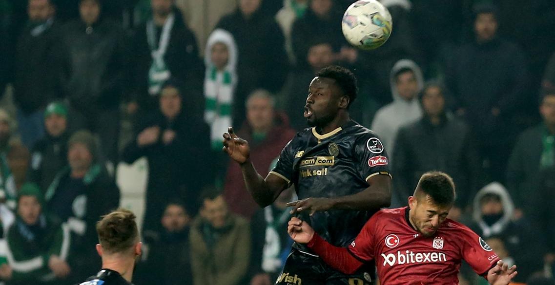 Konyaspor evinde 1 puana razı oldu