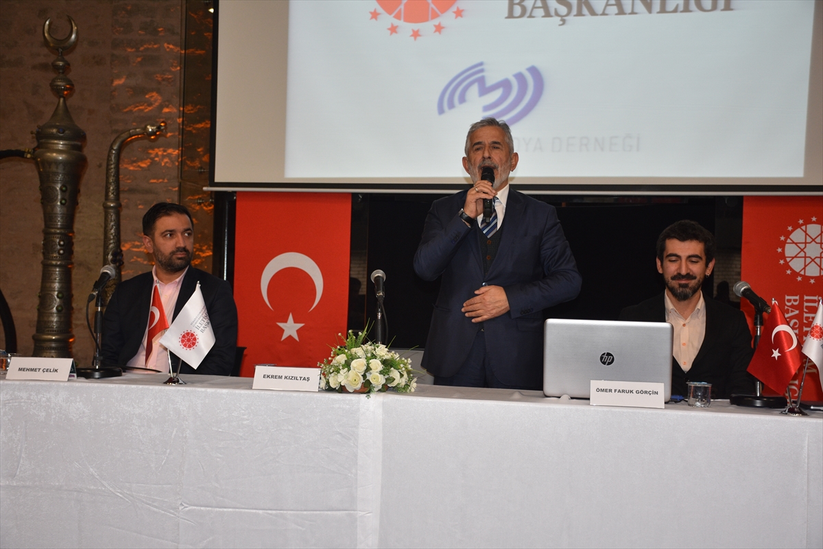 Konya'da "Dezenformasyonla Nasıl Mücadele Edilir" paneli