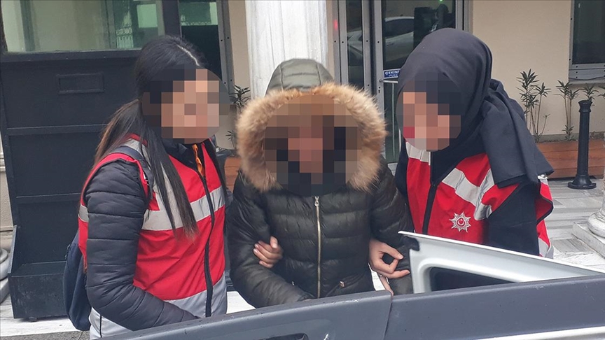 Gazeteciye başörtüsü nedeniyle hakaret etti