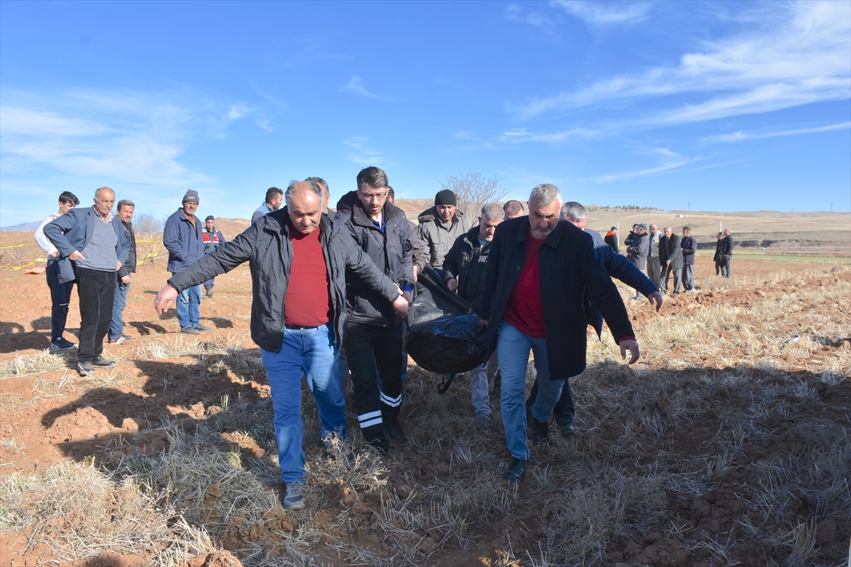Tarla sulamaya giden çiftçi ölü bulundu