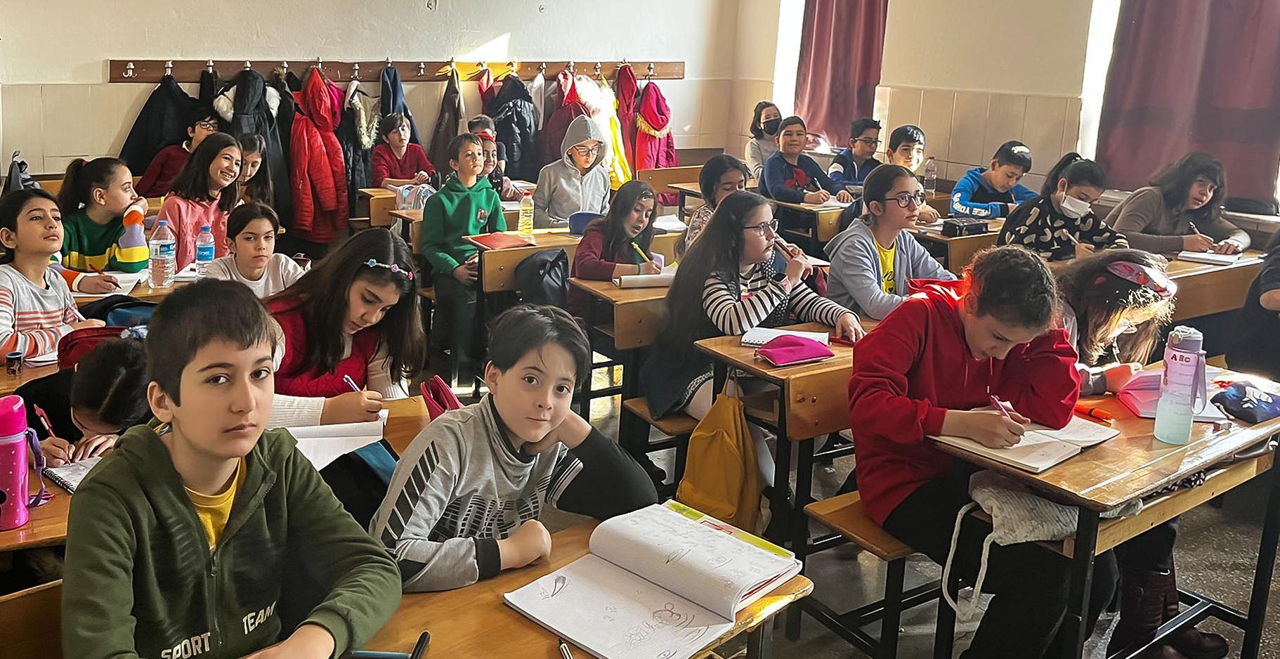 Kış Okullarında öğrenciler öğrenmeye devam ediyor