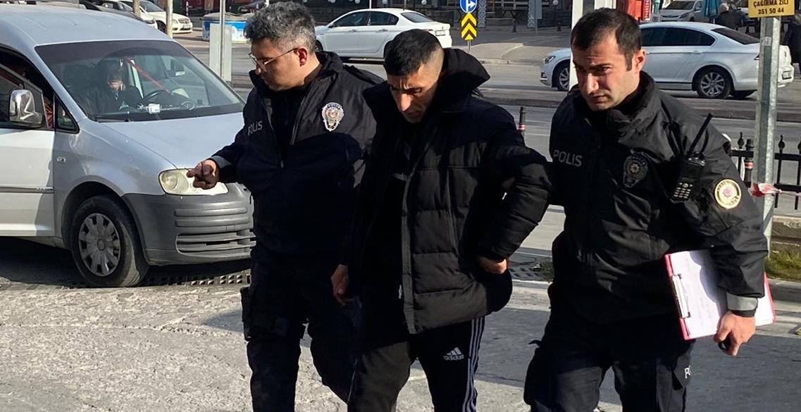 Kaçan şüpheliyi yakalamaya çalışan polisin bacağı kırıldı