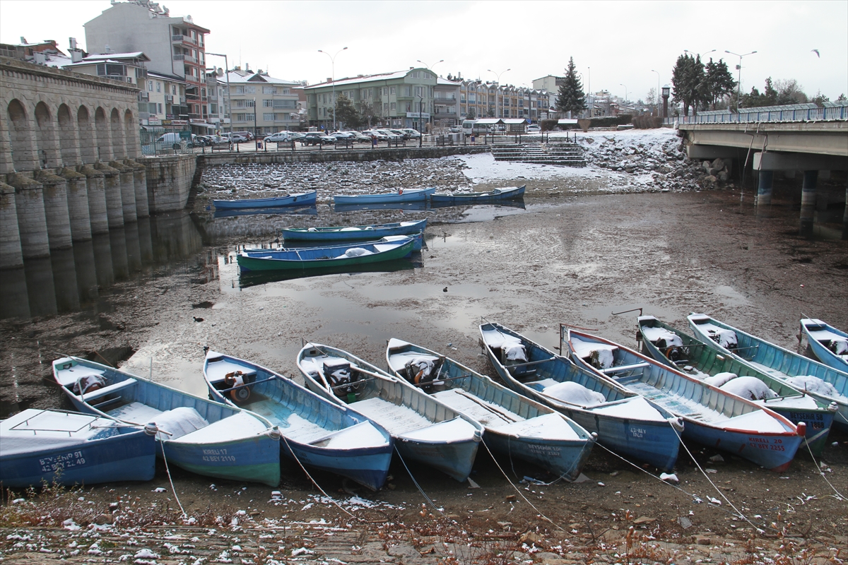 Beyşehir'de balıkçılar mesaiye ara verdi
