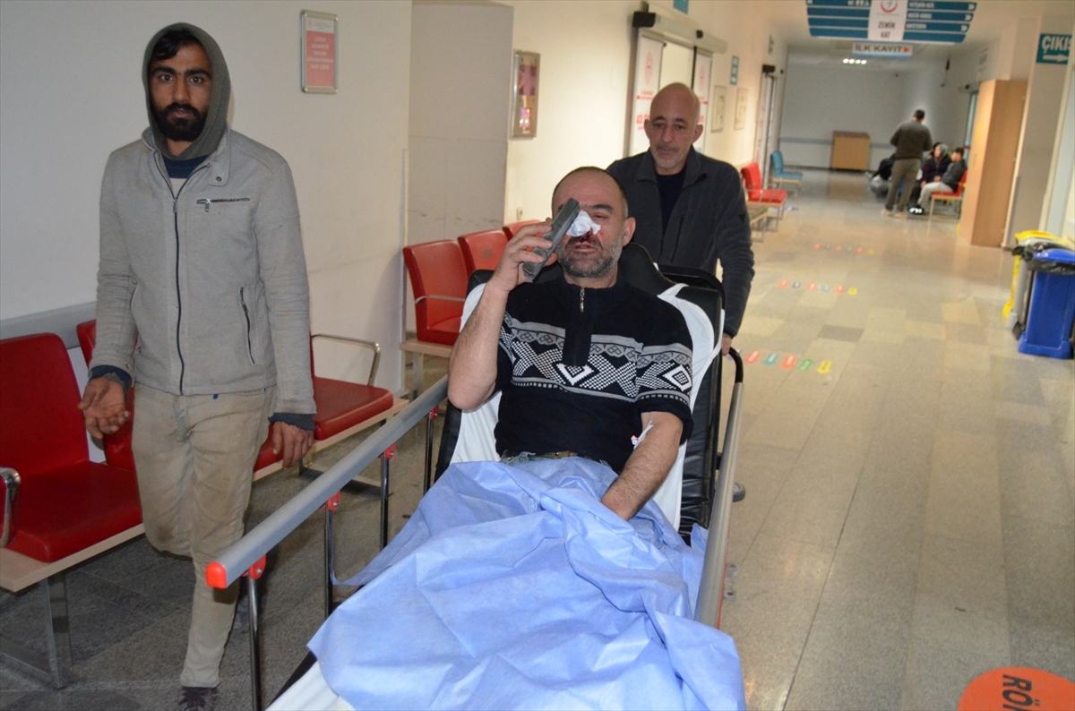 Yanan ateşe tiner döken işçi yaralandı