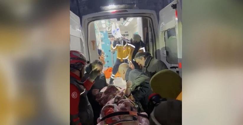 Hatay'da 50 saat sonra bir kişi enkazdan kurtarıldı