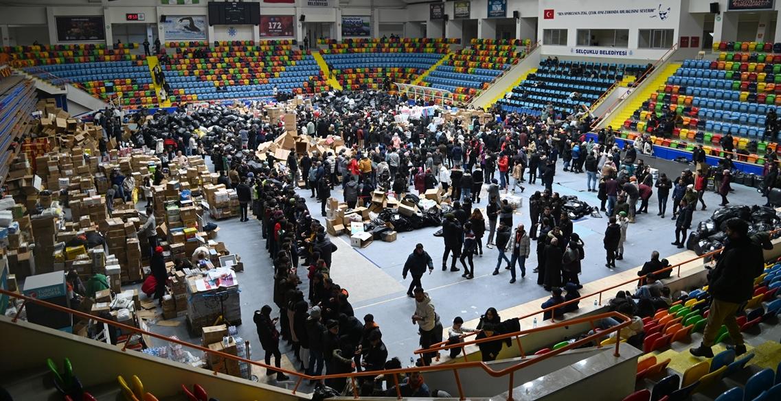 Konya'dan deprem bölgesine 114 yardım tırı uğurlandı