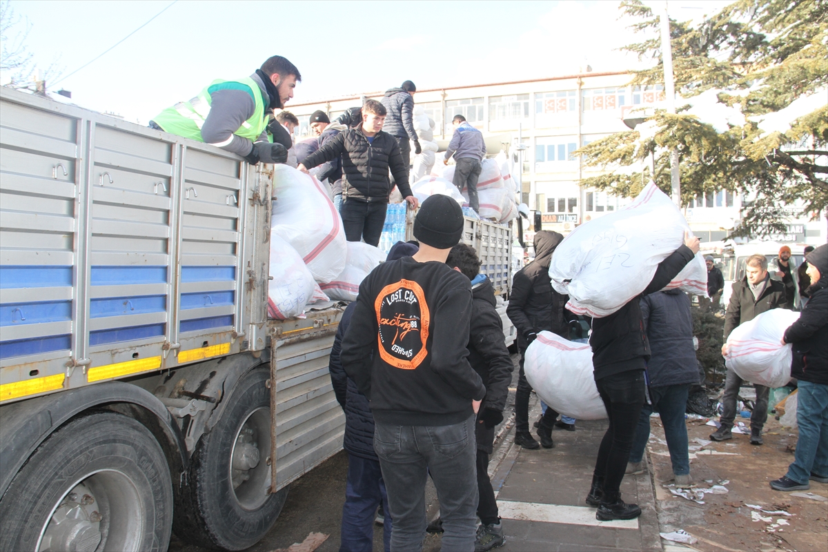 Beyşehir'liler depremzedeler için kenetlendi