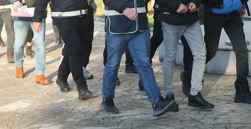Hasarlı binalardan hırsızlık yapan 42 şüpheli yakalandı