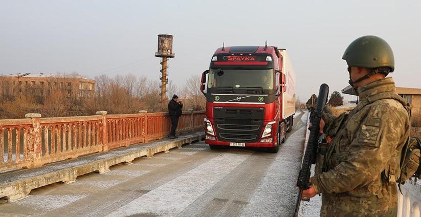 Ermenistan sınır kapısı 35 yıl sonra deprem bölgesine yardım için açıldı