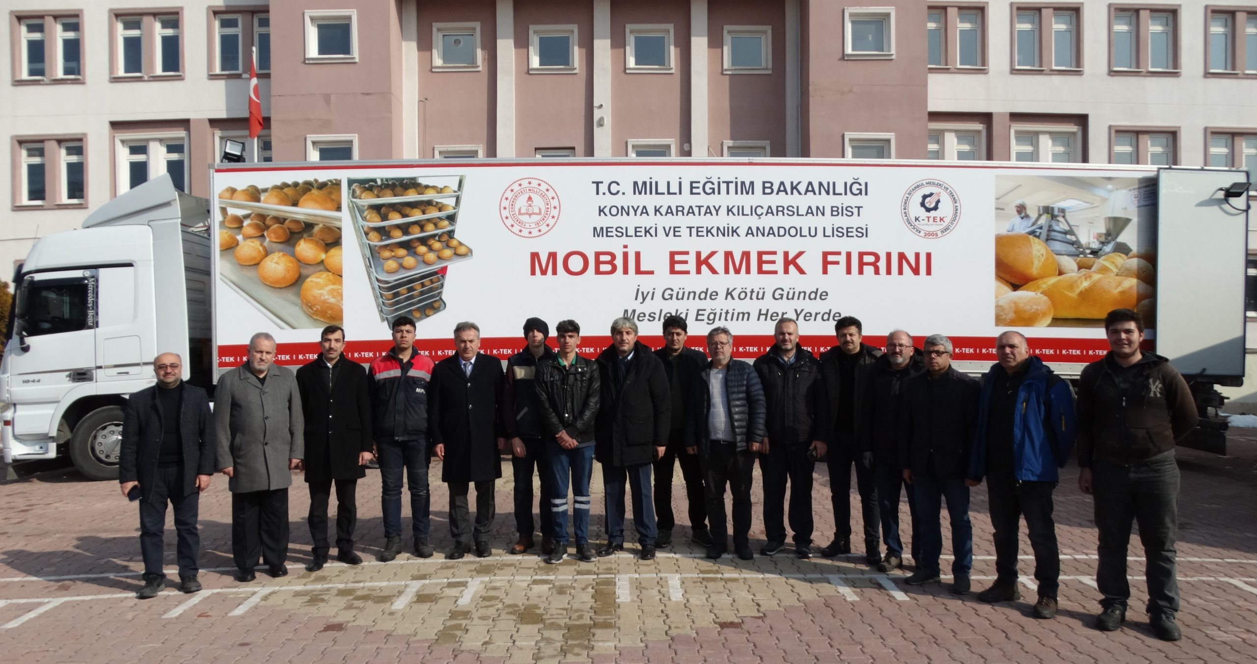 Meslek lisesinde üretilen mobil fırın Hatay'a gönderiliyor
