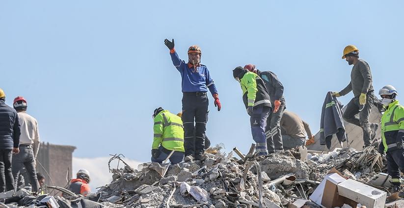 Ortalama 4 dakikada bir artçı sarsıntı yaşanıyor