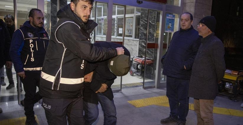 Depremlerle ilgili soruşturmalarda 83 tutuklama