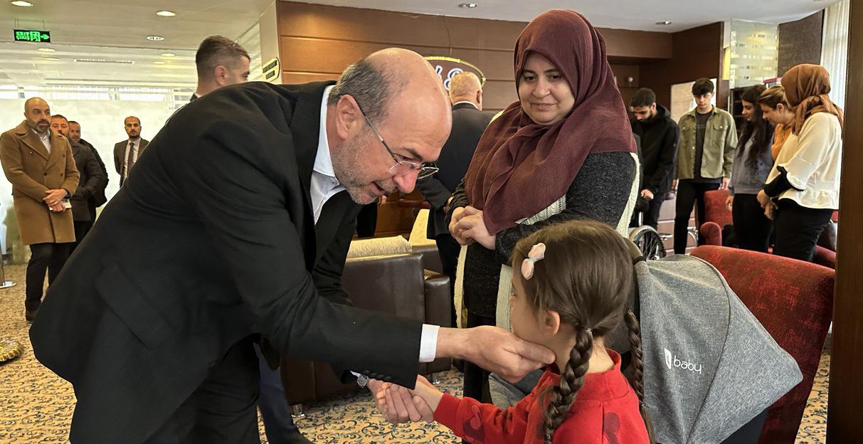 Başkanlar, depremzede ailelerle bir araya geldi