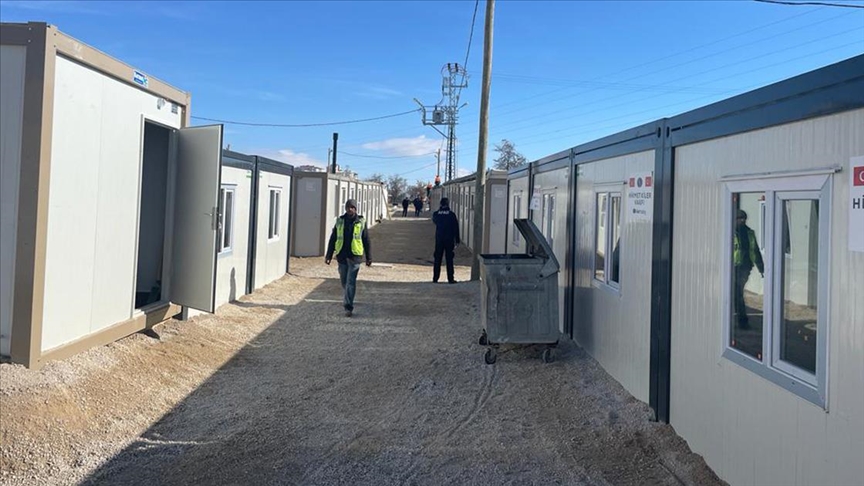Elbistan'da kurulan konteyner evlerde yaşam başladı