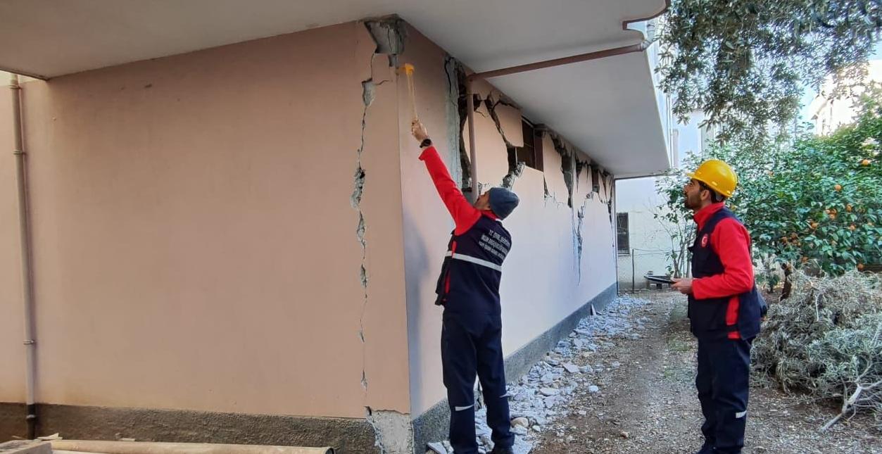 Karatay'ın uzman teknik ekipleri hasar tespit için sahada