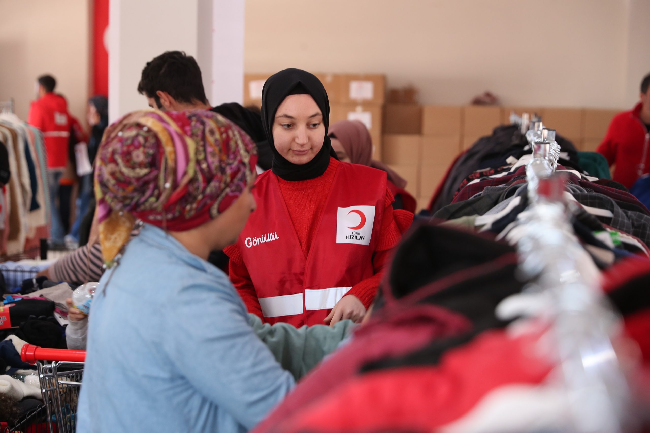 Deprem bölgesinde 5 Sosyal Market açıldı