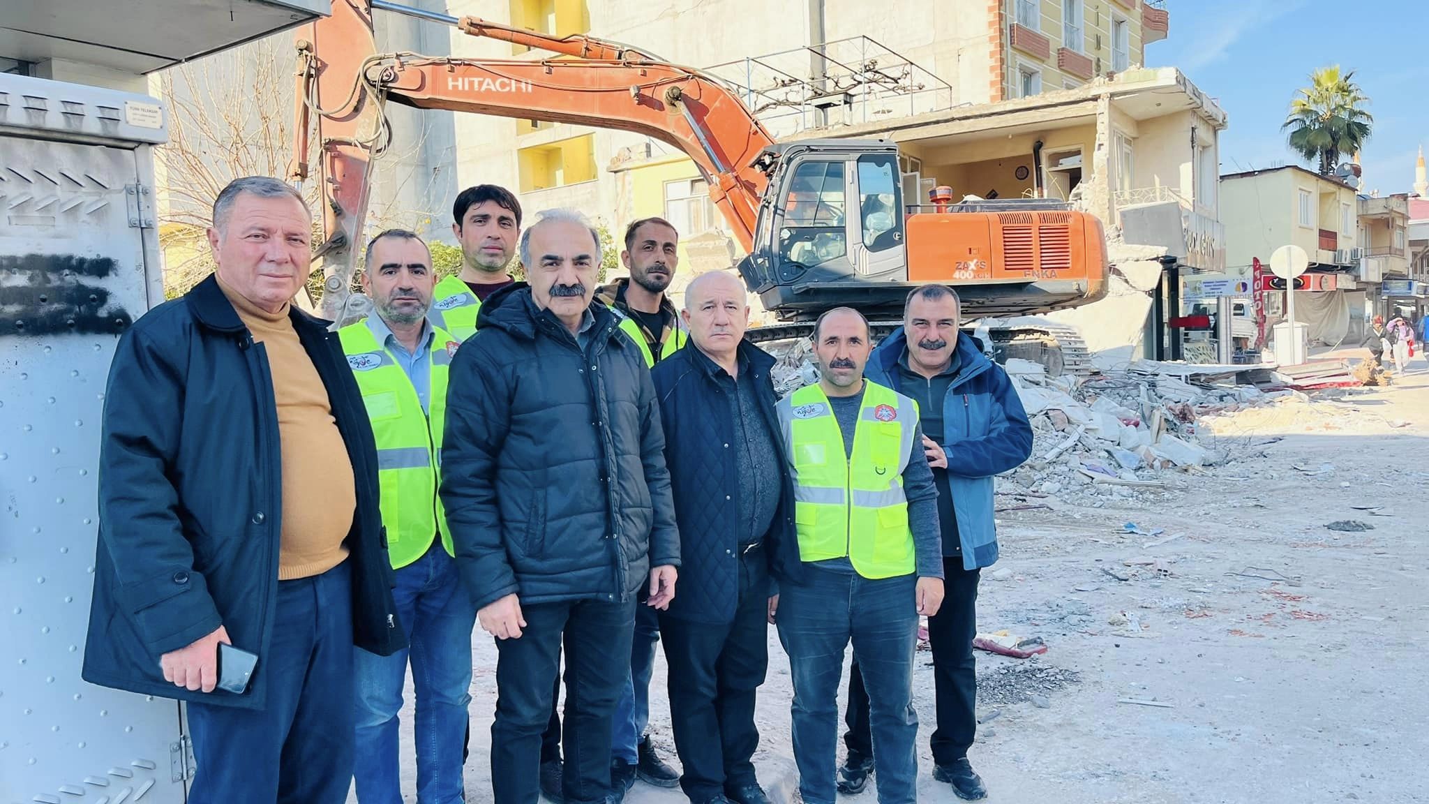 Yol-İş Sendikası depremzedelere maddi manevi yardım elini uzattı