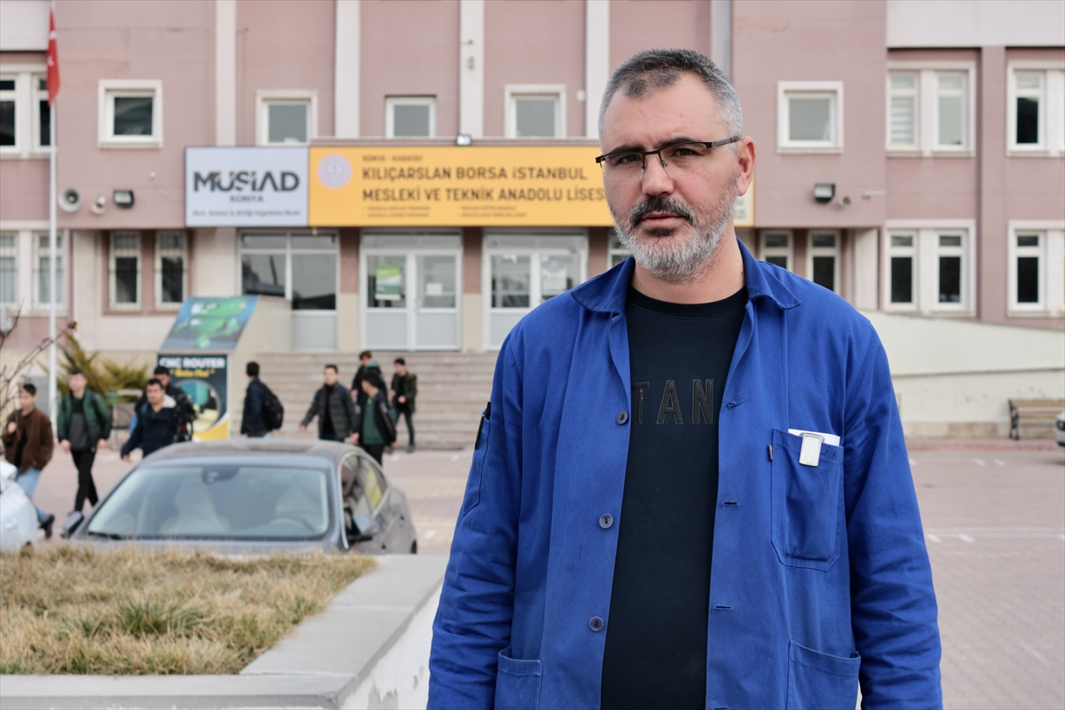 15 Temmuz gazisi gönüllülerle omuz omuza depremzedeler için çabalıyor