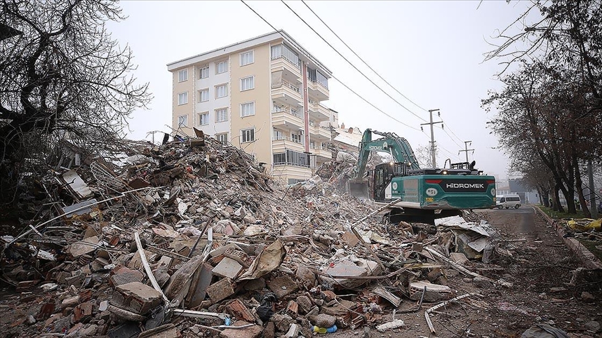 Kahramanmaraş'ta enkaz kaldırma çalışmaları