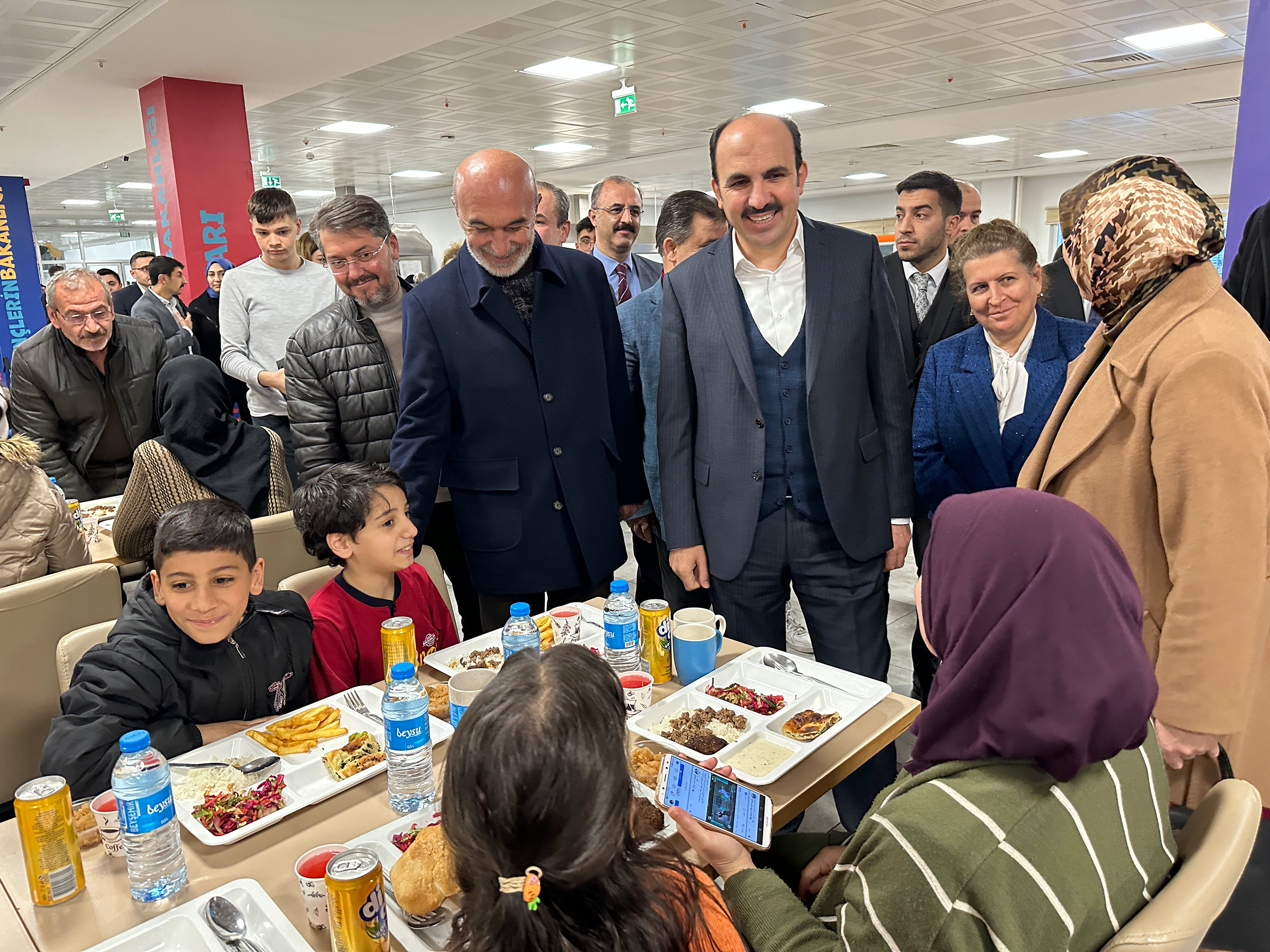 Konya'daki depremzedelerle iftar yaptılar