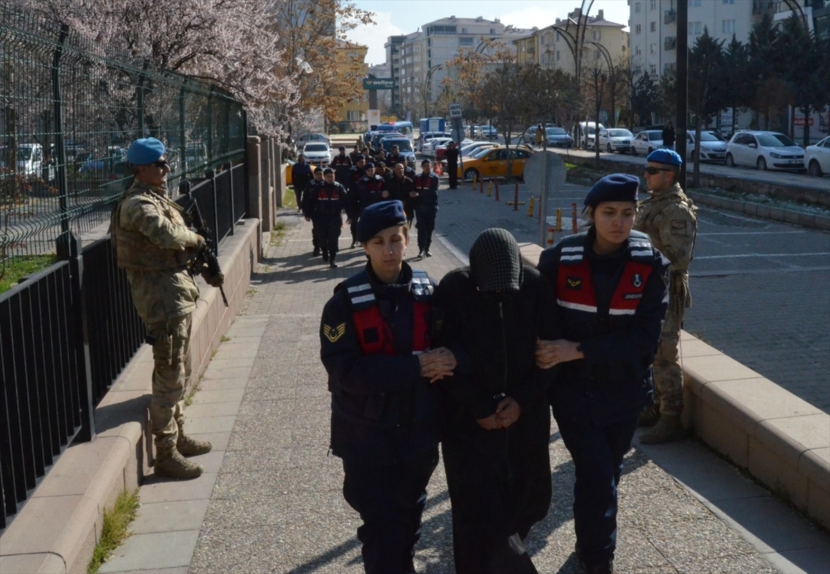 Öldürüp kemiklerini yakarak ahıra gömmüş !