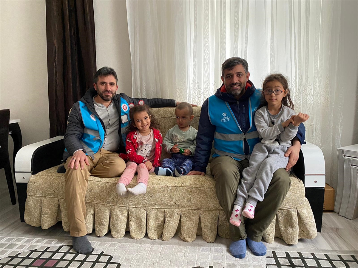 Depremzede ailelere manevi destek sağlanıyor