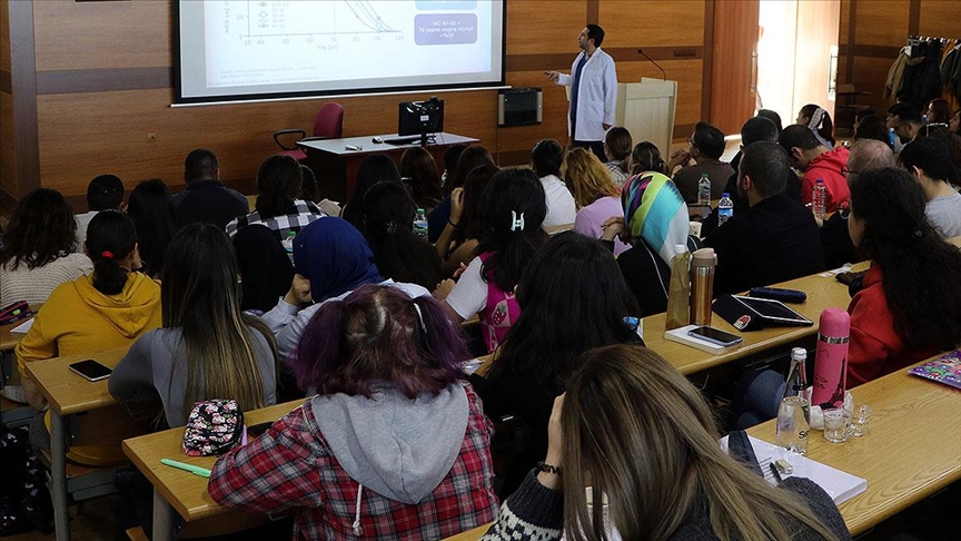 Üniversitelerde "hibrit eğitim" başlıyor
